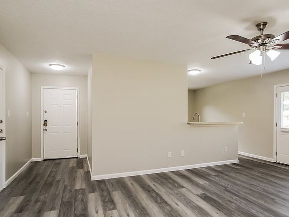 5th image of 1528 Glen Oaks Dr