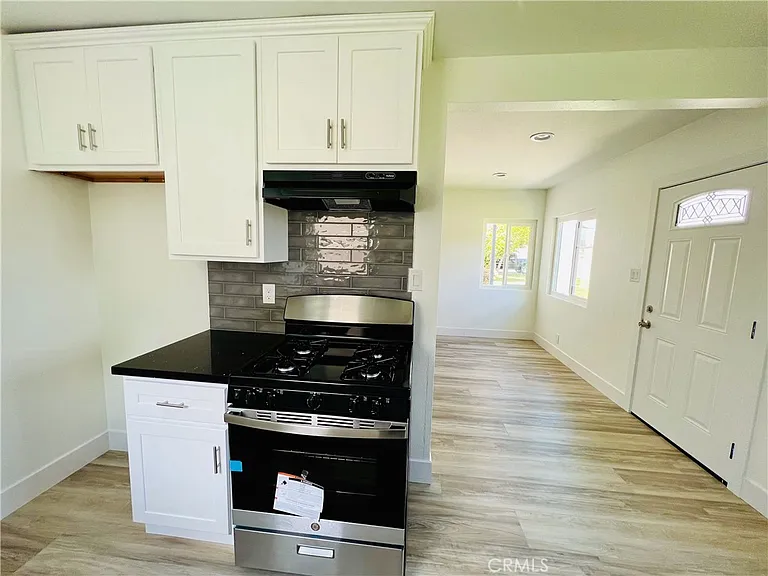 425 Grand Ave — Photo 12