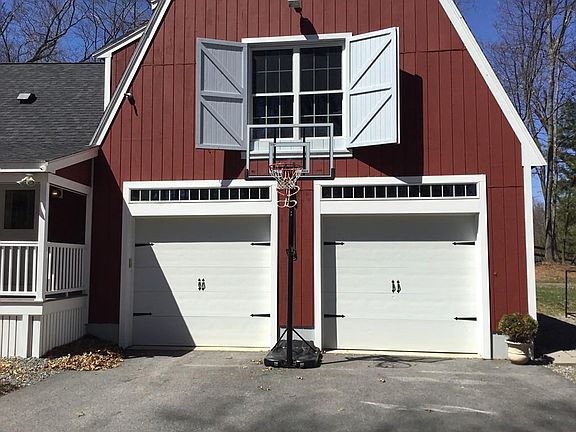3rd image of 108 Bachelor St