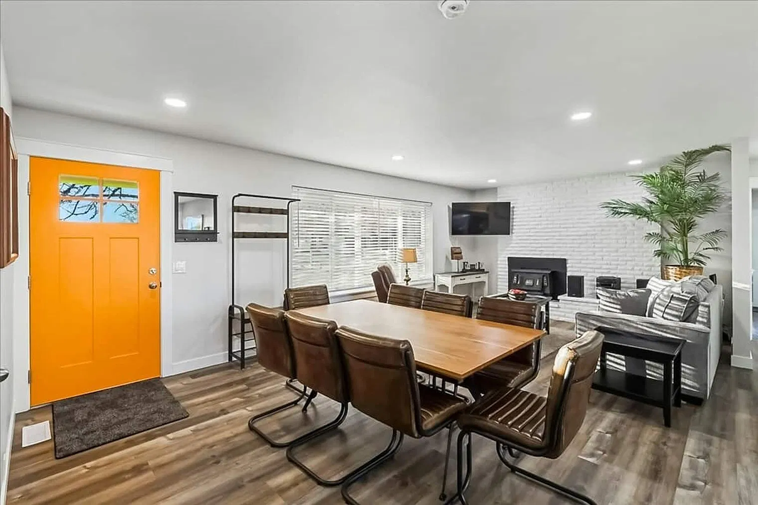3 bed, 2.0 bath, $4,605 — Photo 3
