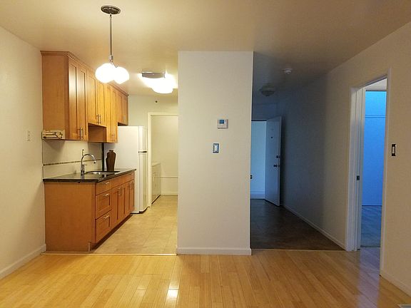 4th image of 2379 Greendale Dr