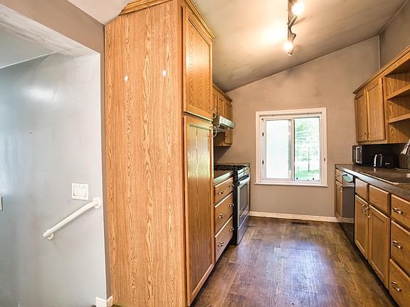 5th image of 2331 Riverbank St NE