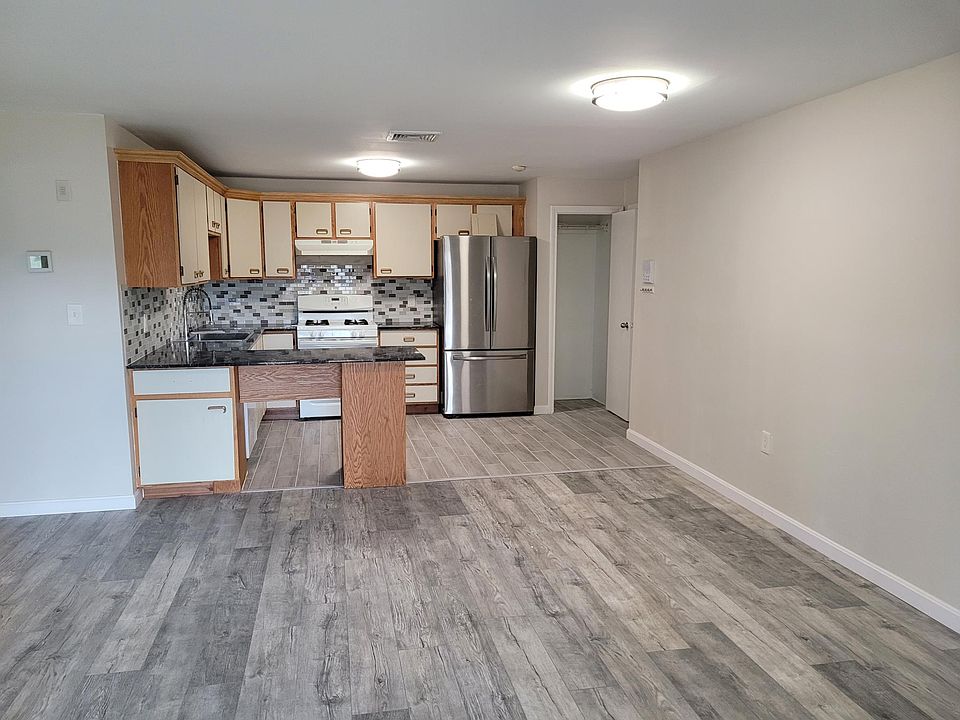 1st image of 4 Roedean Dr APT 201