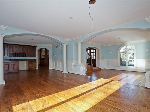 3rd image of 408 Pamela Cir