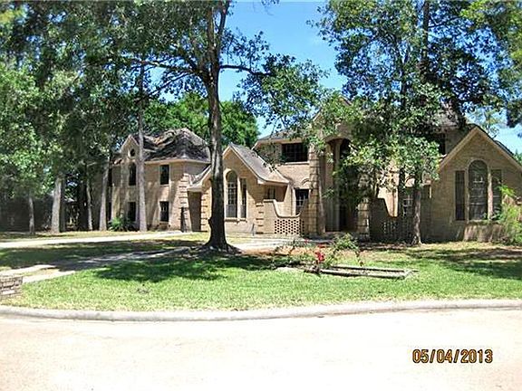 View of the home and garage. Convenient to Hwy 249, shopping and restaurants.