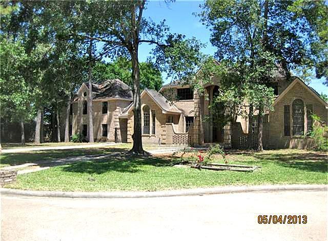 View of the home and garage. Convenient to Hwy 249, shopping and restaurants.