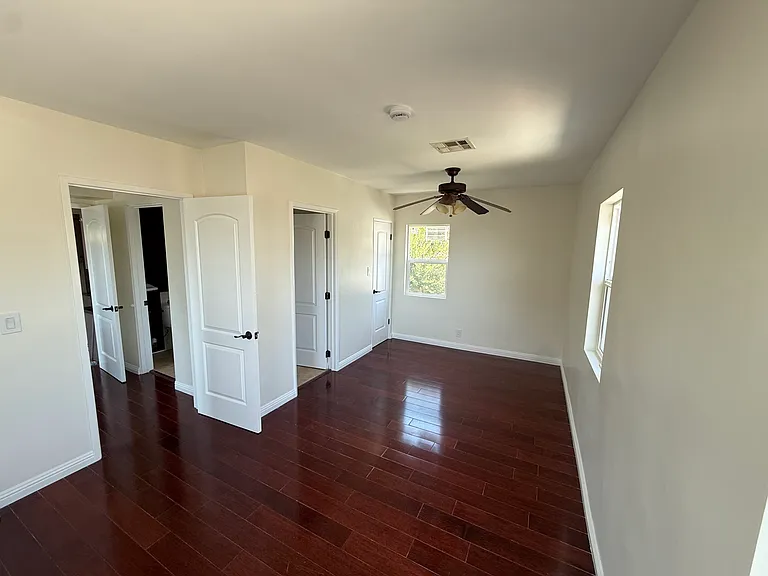 239 1/2 N Mayflower Ave — Photo 26