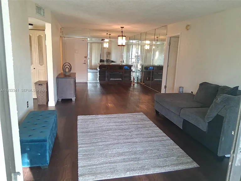 1000 Saint Charles Pl #L2 — Photo 8