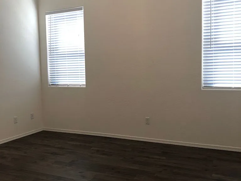 4668 N Salem Pl — Photo 6