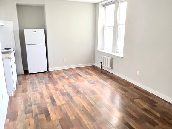 3rd image of 215 E Broadway #4HHH