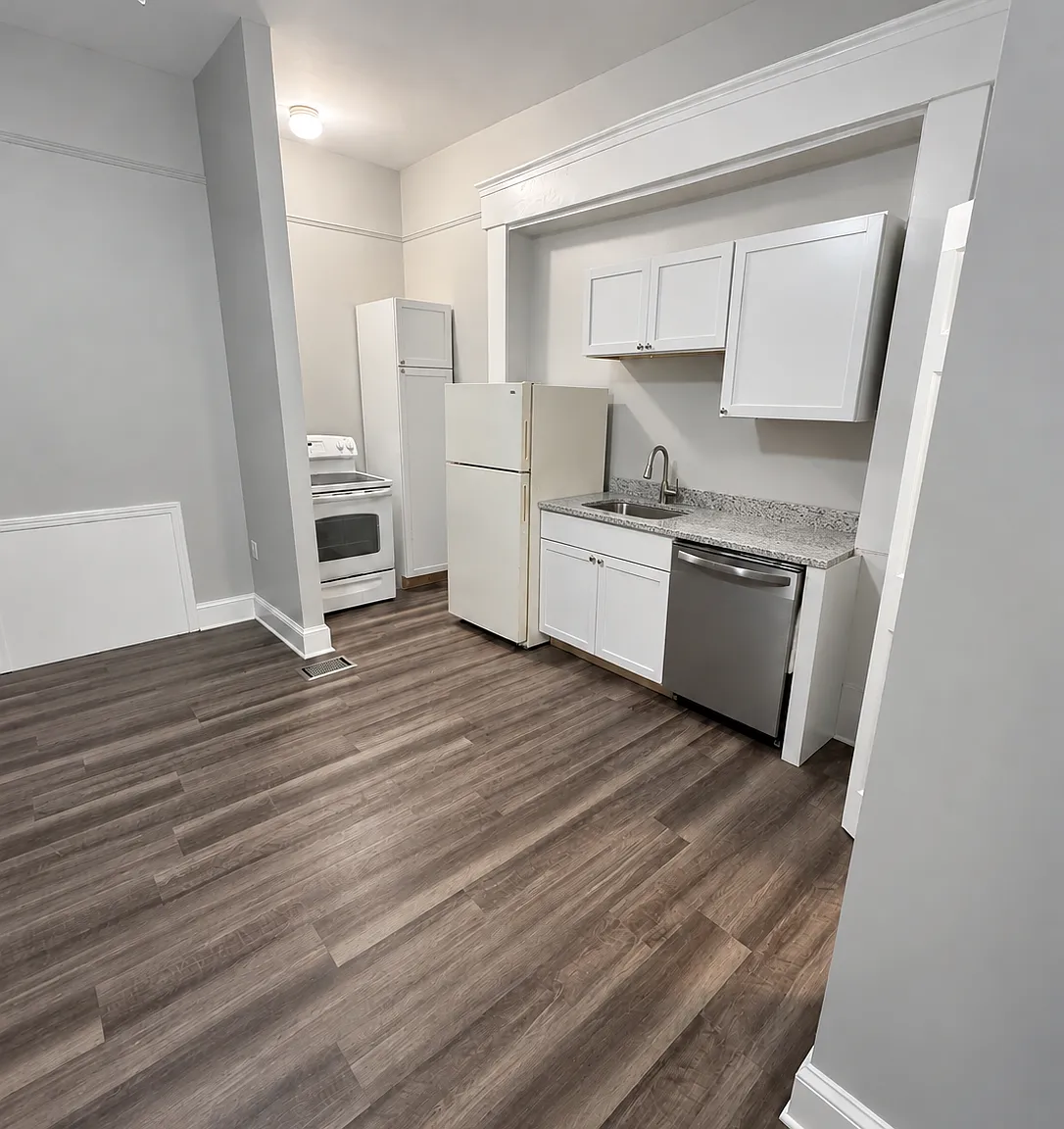 313 W 6th St — Photo 3