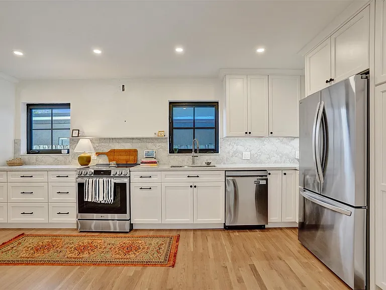 807 SW 18th St — Photo 9