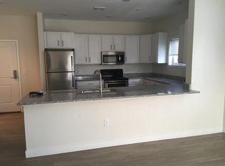 206 Breeds Hill Rd, Hyannis, MA 02601