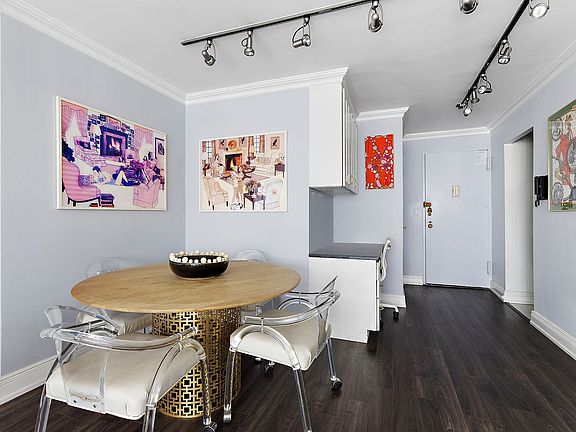 5th image of 10 W 15th St APT 816