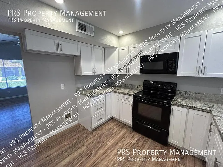 2207 W Monroe St — Photo 11