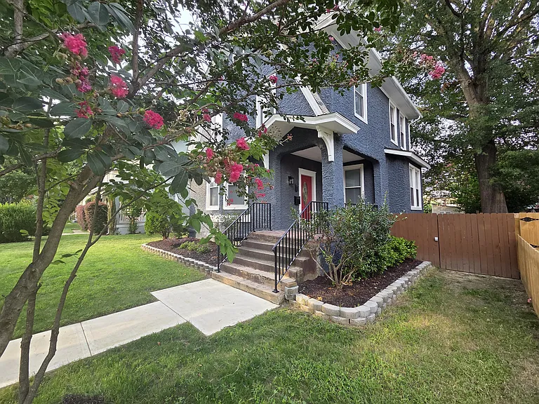 3207 Woodrow Ave — Photo 2