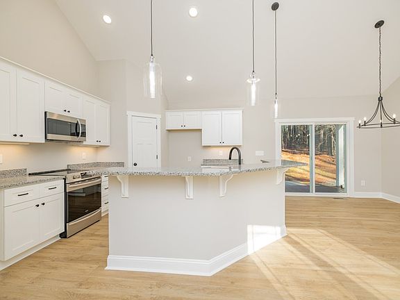 4th image of 132 Twin Oaks Ln