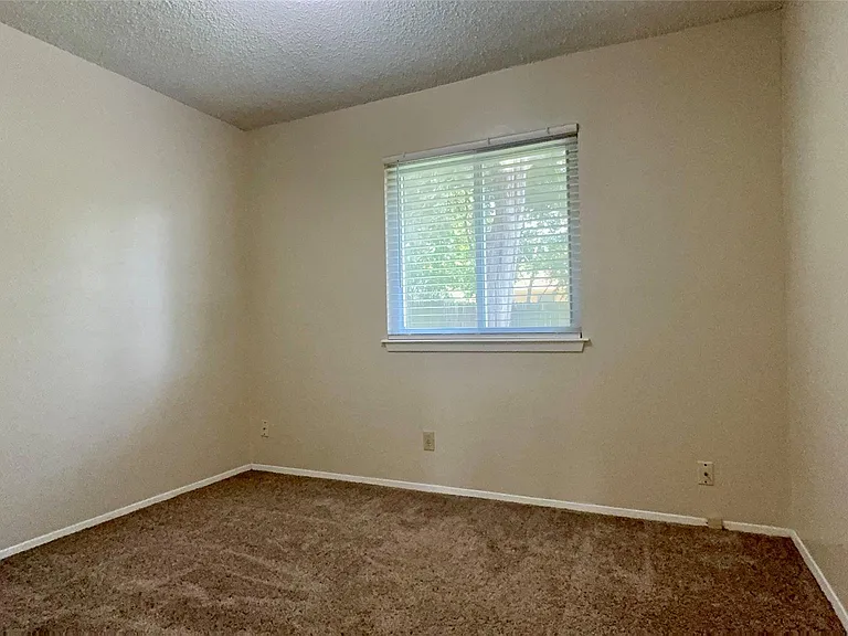 1213 Kenyon Dr — Photo 10