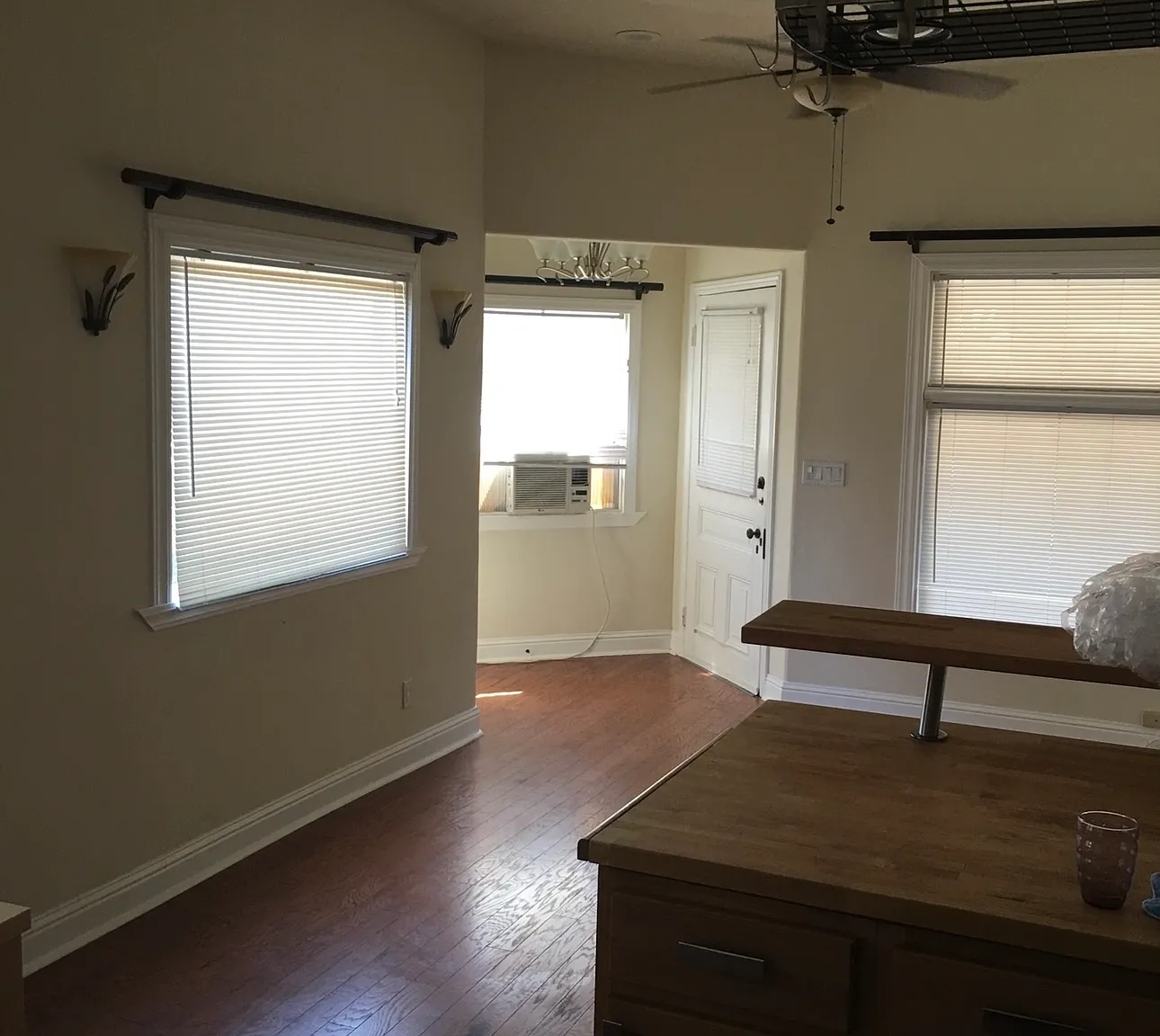 2 bed, 700 sqft, $3,300 — Photo 3
