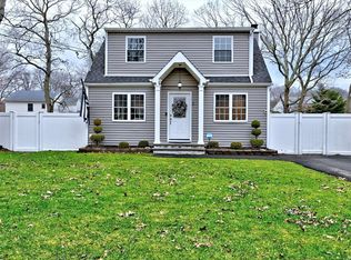 3 Avenue A, Holbrook, NY 11741