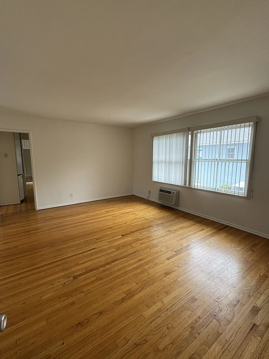 Building Photo - 4941 Whitsett Ave #7