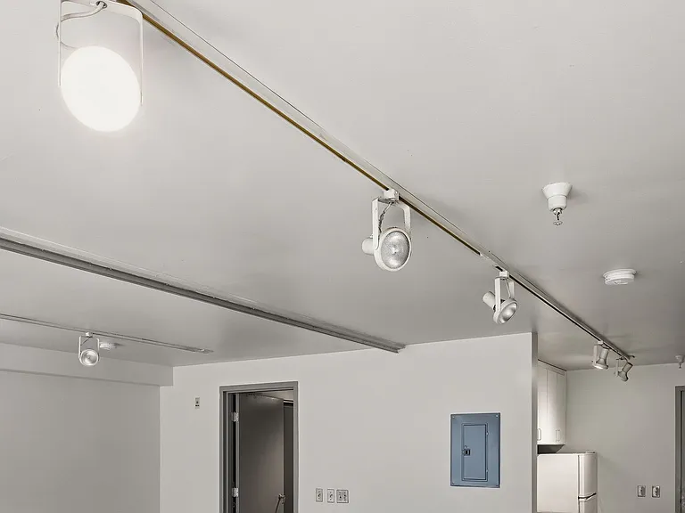 Whiteway Apartments — Photo 43