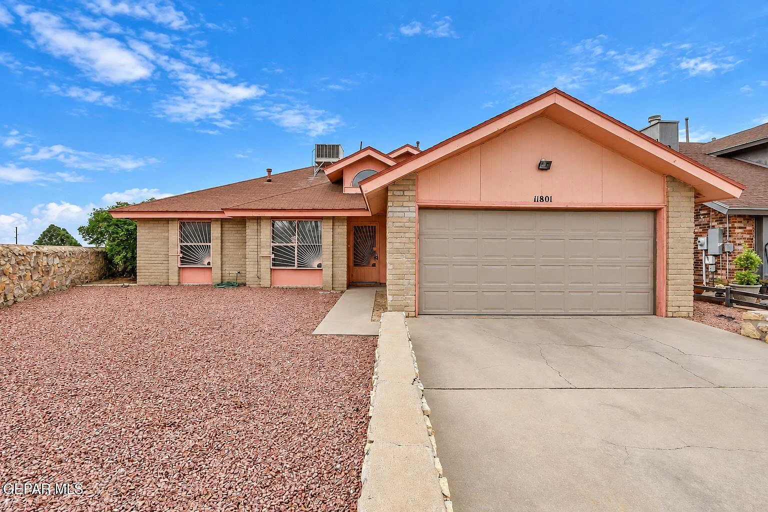 3 bed, 2.0 bath, 1211 sqft, $1,350 — Photo 1