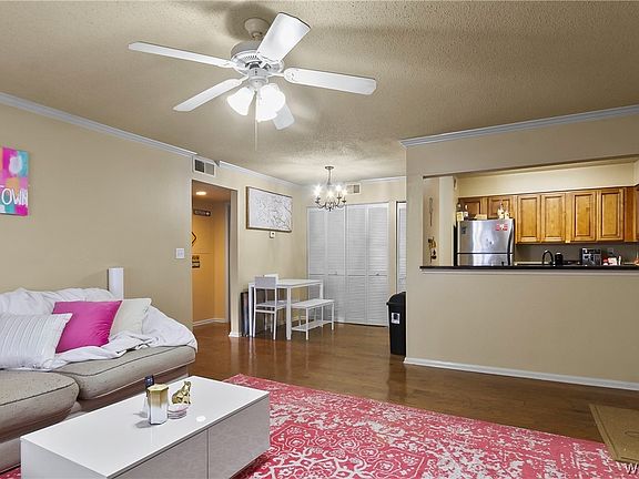 4th image of 120 15th St E APT 312