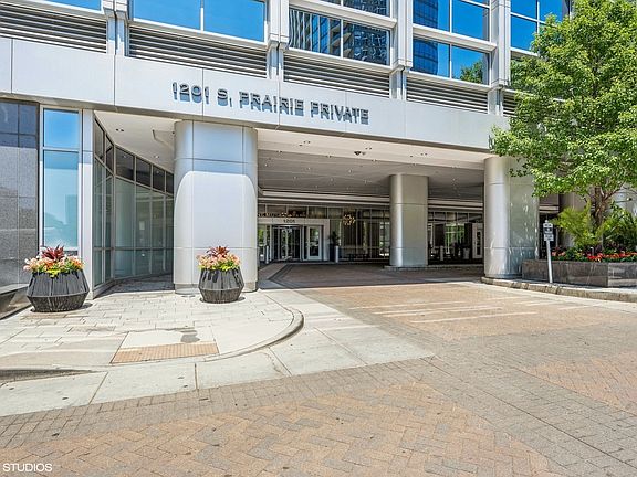 4th image of 1201 S Prairie Ave APT 3303