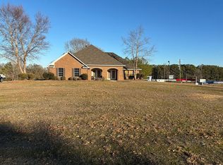 1002 Country Acres Ln, Hazlehurst, MS 39083