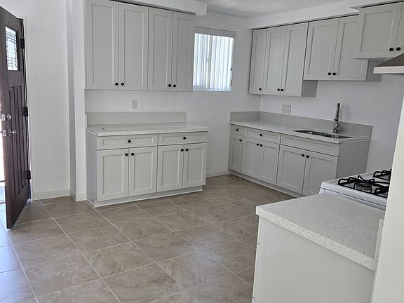 3rd image of 1004 W Granada Ct APT E