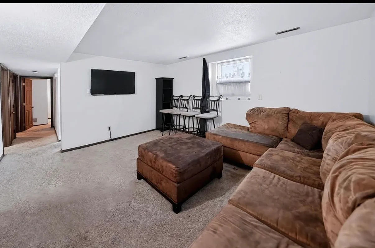2 bed, 745 sqft, $1,600 — Photo 1