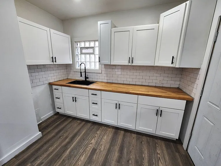 13900 Potomac Ave — Photo 10