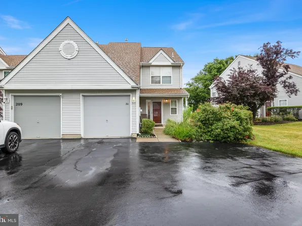 211 Birch Hollow Dr, Bordentown, NJ 08505