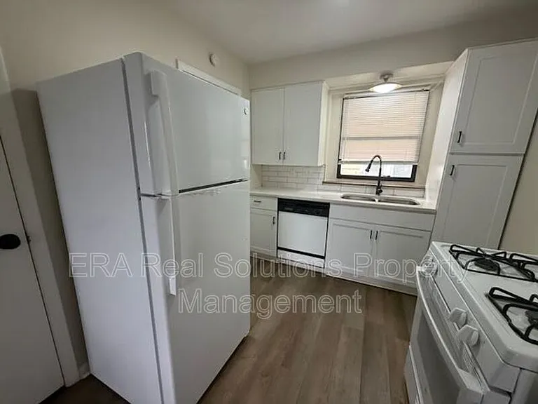 221 Dana Ave #D — Photo 3
