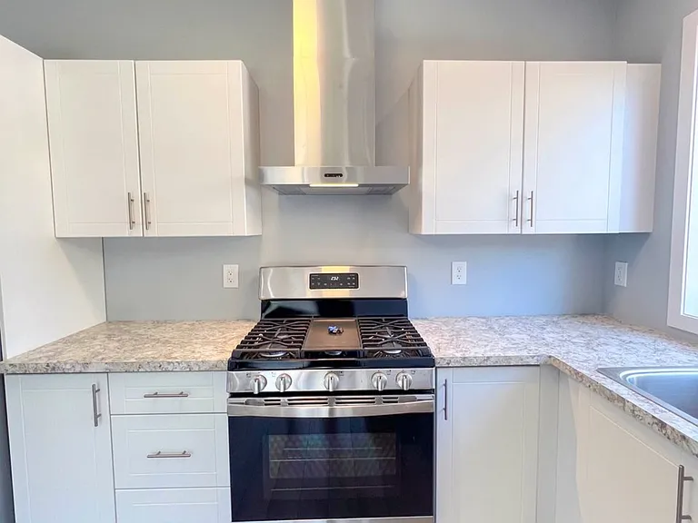 95 Leaside Dr — Photo 6
