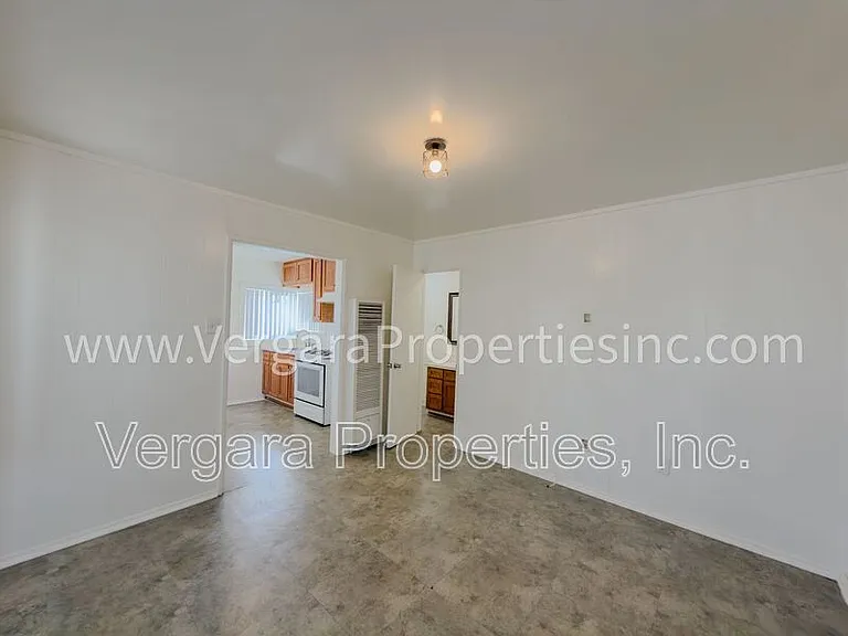 13505 S Mariposa Ave #REAR HOUSE — Photo 3