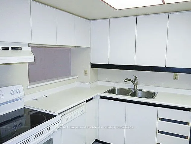 75 King St E #1503 — Photo 2
