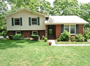 255 Foxcroft Rd, Pittsburgh, PA 15220