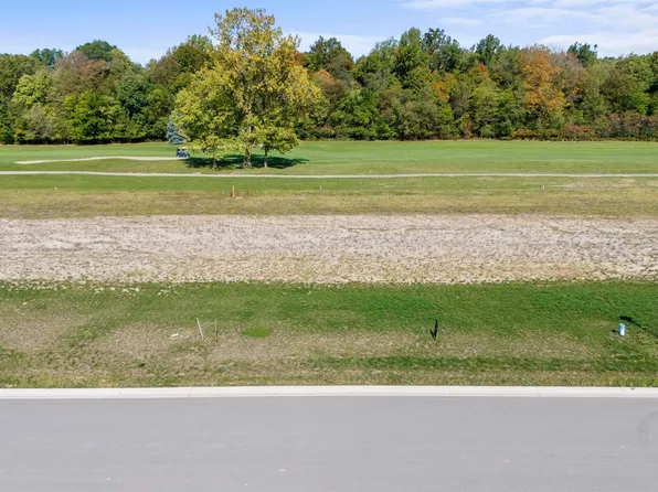 2004 Golfview Dr, Auburn, IN 46706