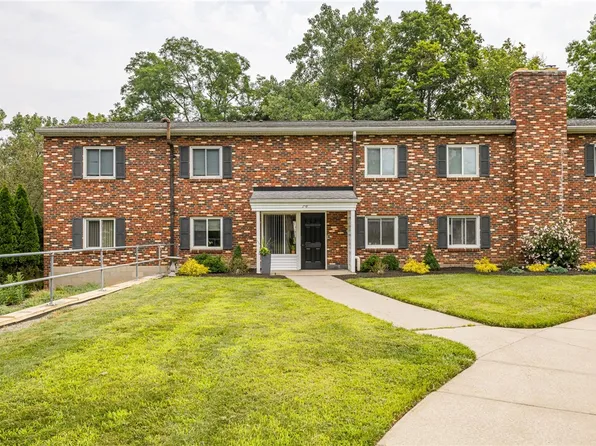 4 Lost Mountain Trl, Rochester, NY 14625