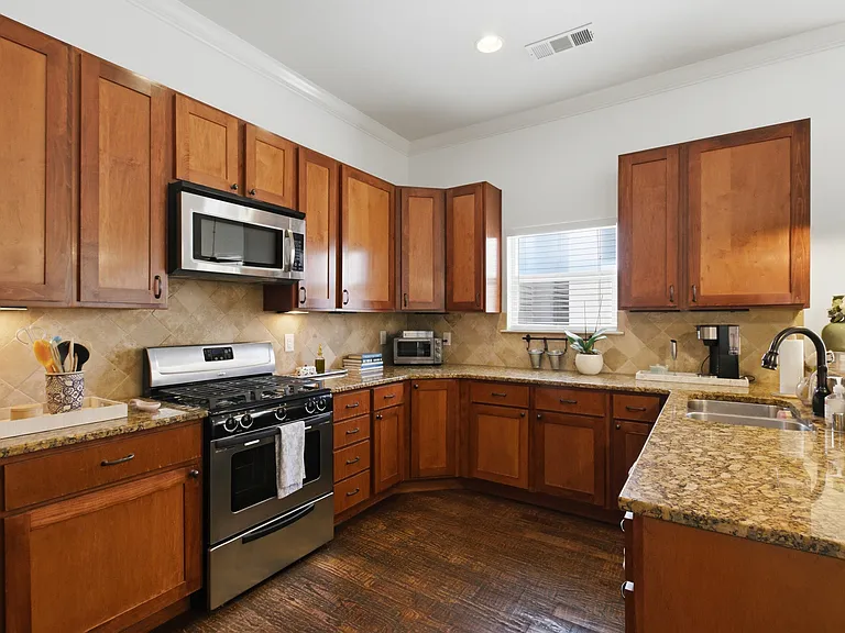 1715 Lewis Ct — Photo 12
