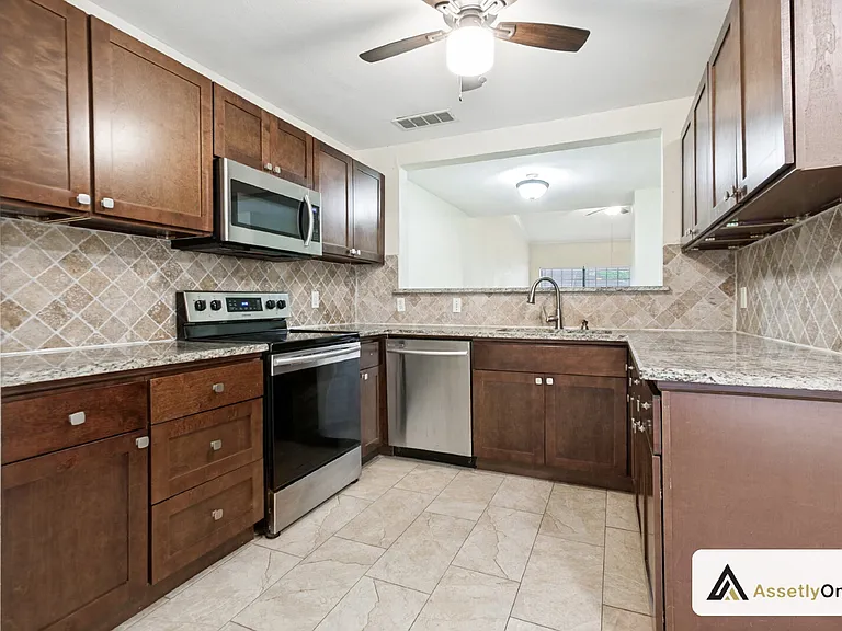 13719 Flagstone Ln — Photo 8