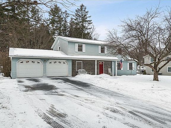 3rd image of 22 Deerpath Dr