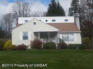 50 Briarcrest Rd, Dallas, PA 18612