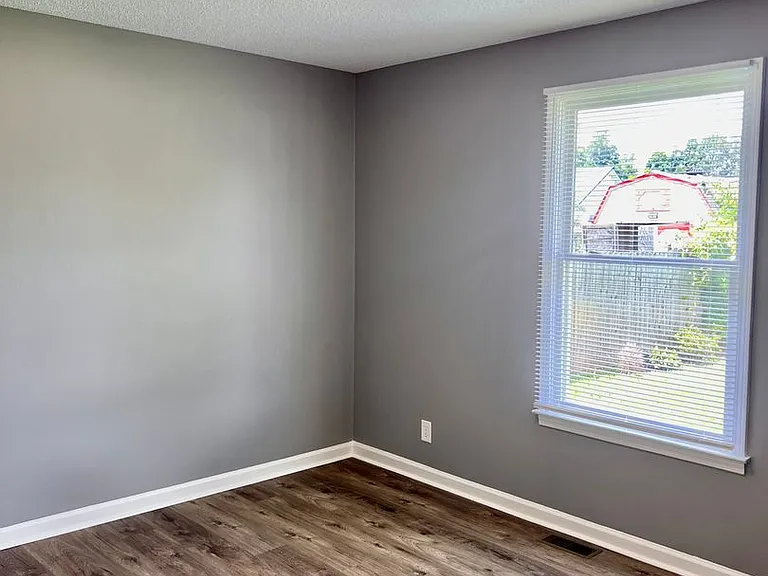 414 Woodale Dr — Photo 15