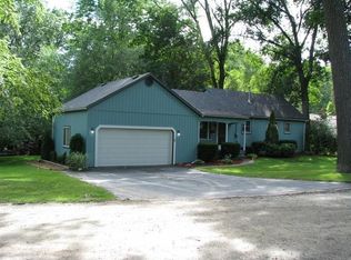 11894 Four Lakes Dr, South Lyon, MI