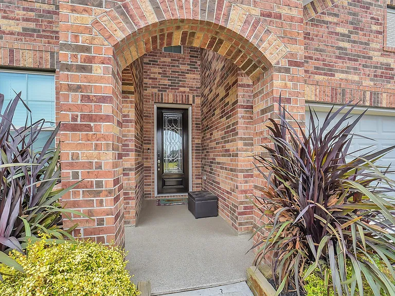 31618 Donoso Dr — Photo 2