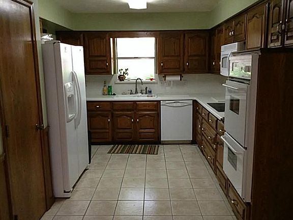 4th image of 205 Mistletoe Dr