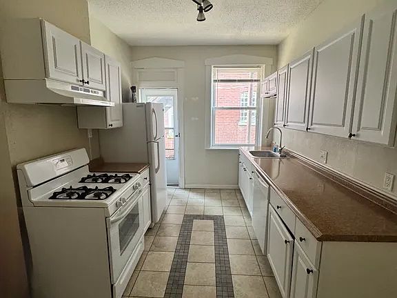 2nd image of 3890 Juniata St #11396918